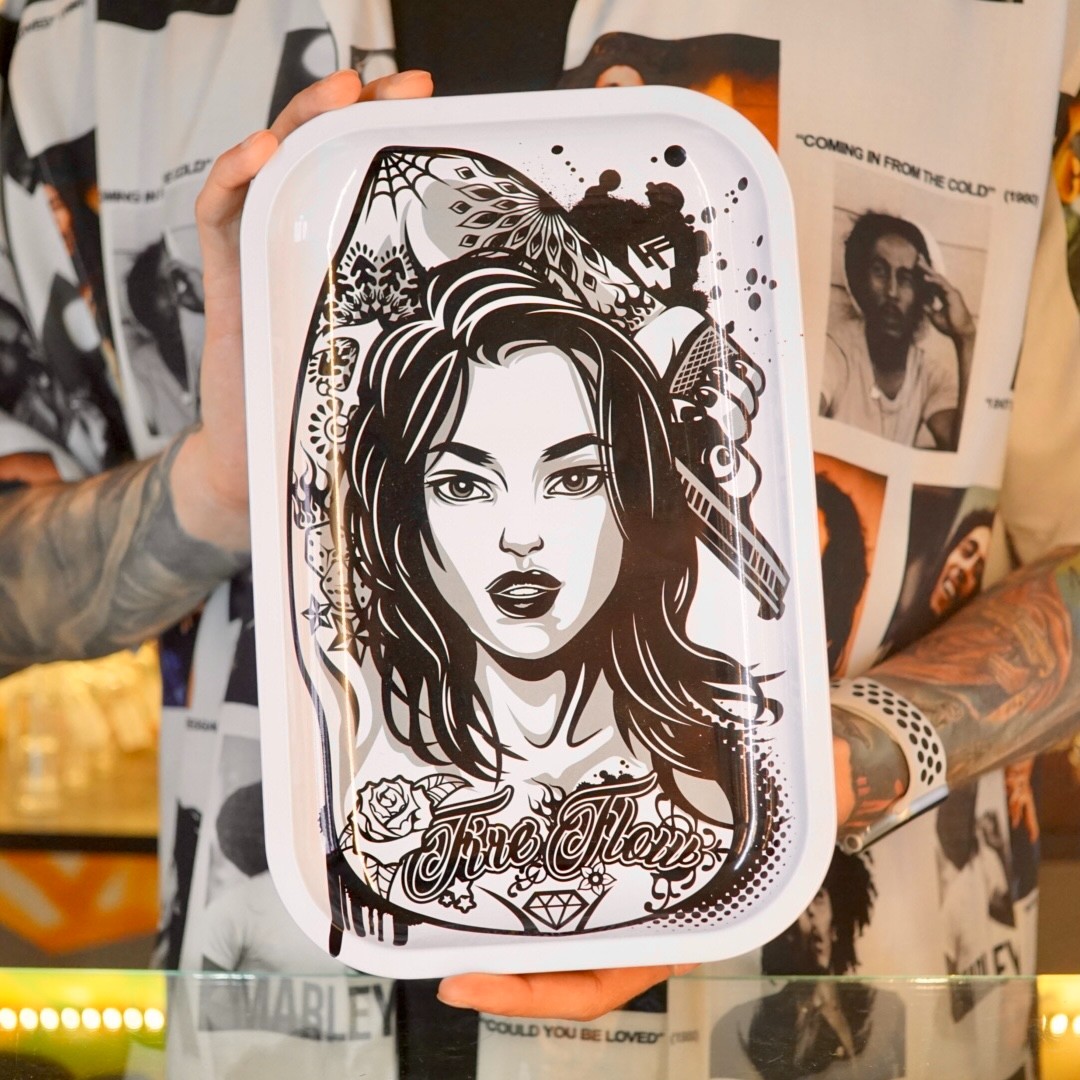 Трэй | Clipper - Tattoo Girl 27 х 17 см.